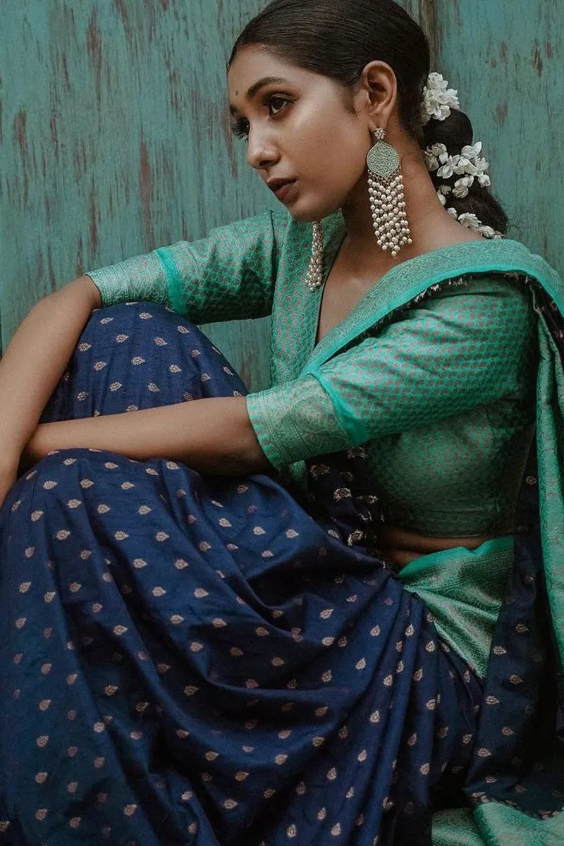 Evocative Navy Blue Soft Silk Saree With Stylish Blouse Piece