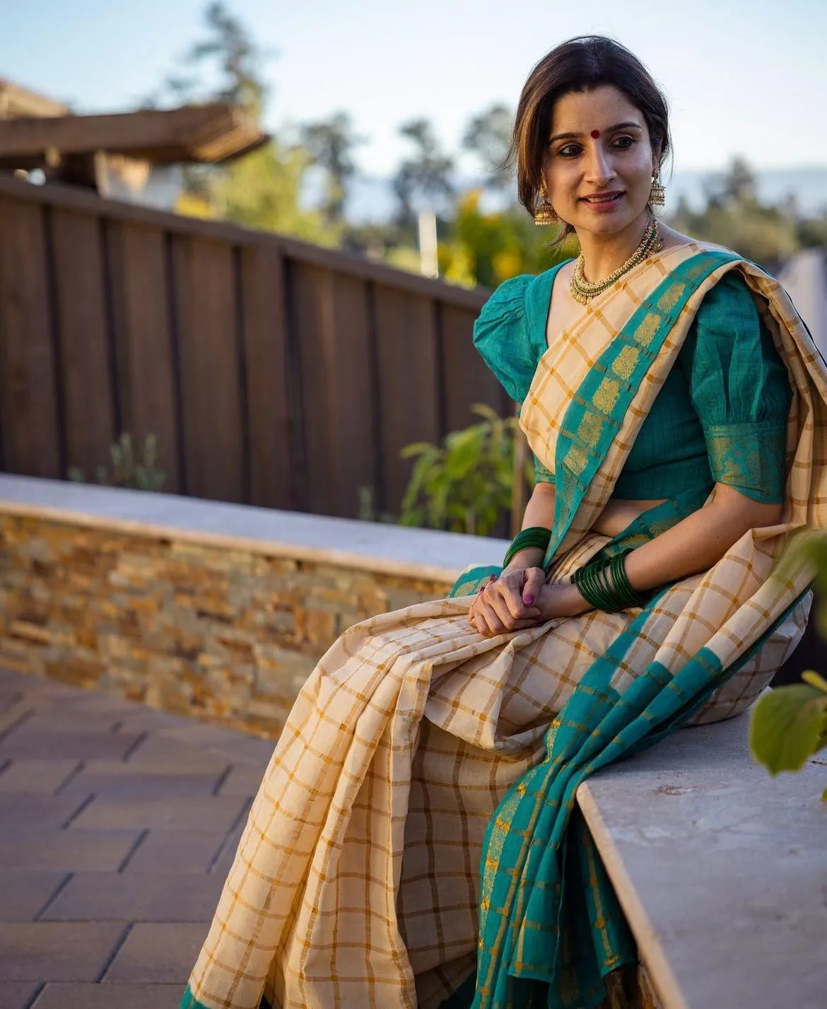 Snazzy Beige Soft Silk Saree With Winsome Blouse Piece