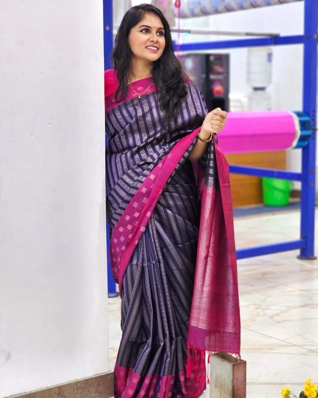 Sonorous Navy Blue Soft Silk Saree With Posh Blouse Piece
