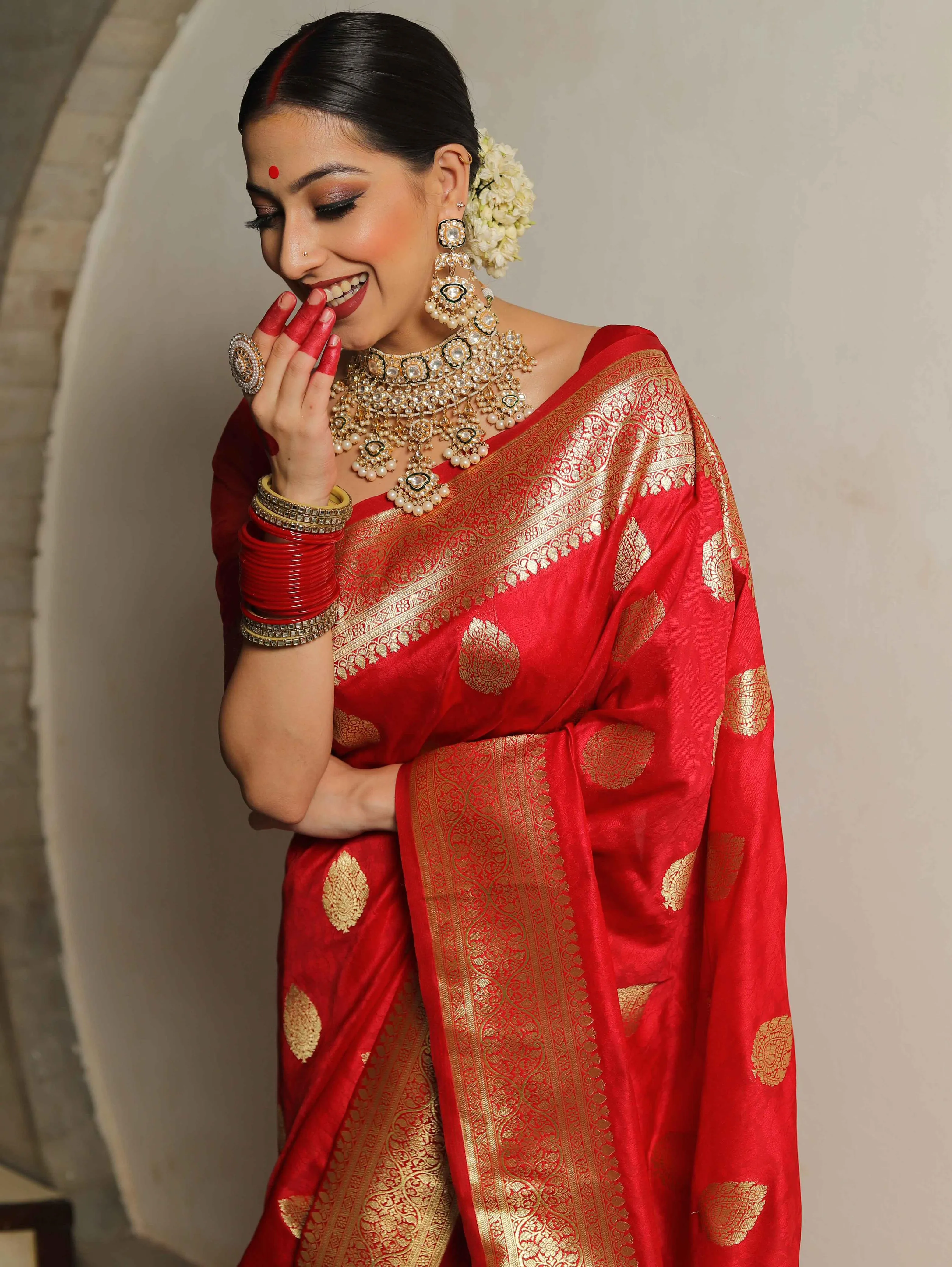 Sonorous Red Soft Silk Saree With Resonant Blouse Piece