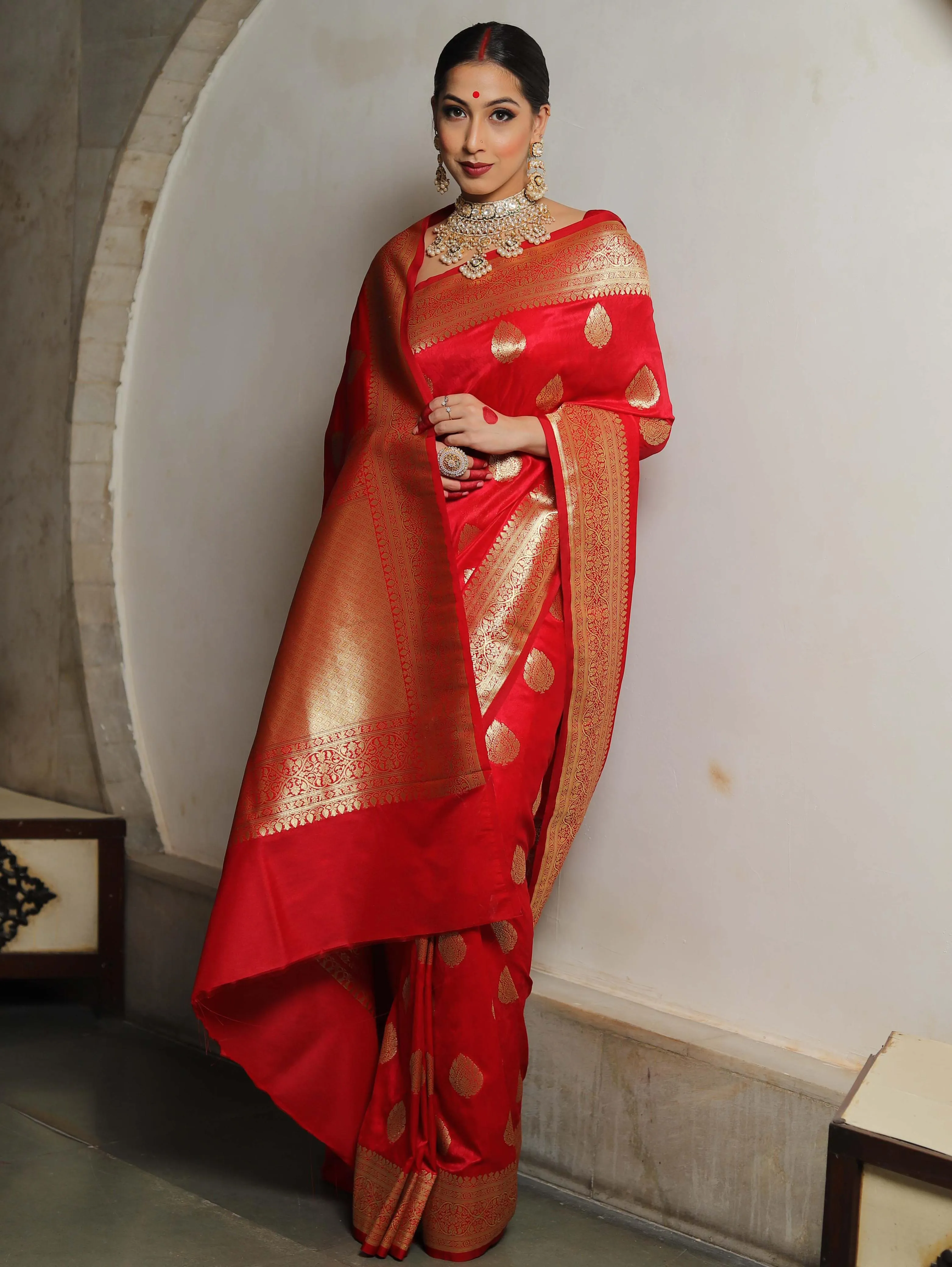 Sonorous Red Soft Silk Saree With Resonant Blouse Piece
