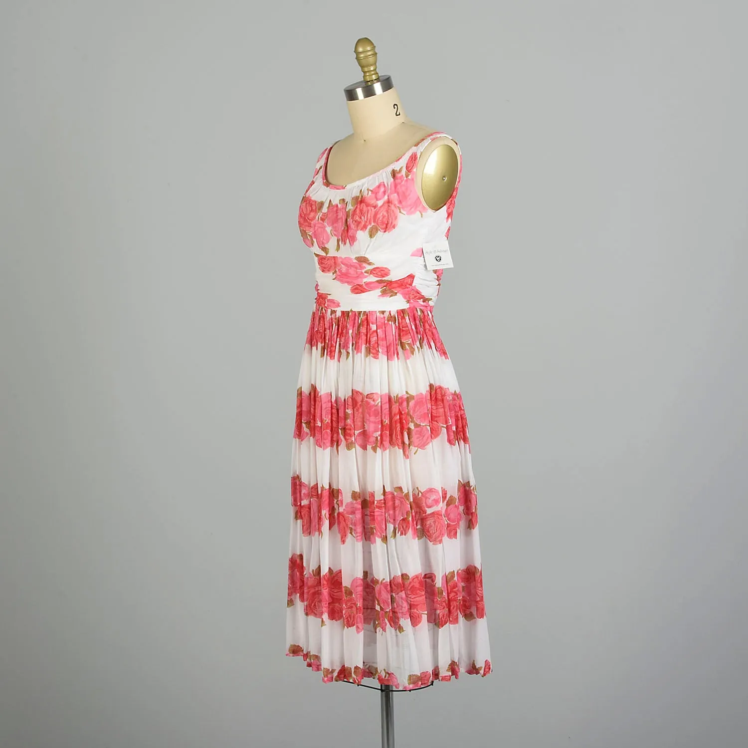 XXS 1950s Sleeveless Flowy Pink Novelty Rose Print Cotton Summer Day Dress