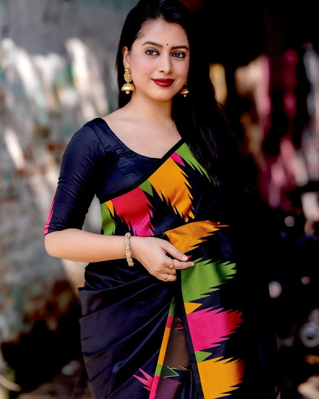 Zephyr Black Soft Silk Saree With Entrancing Blouse Piece